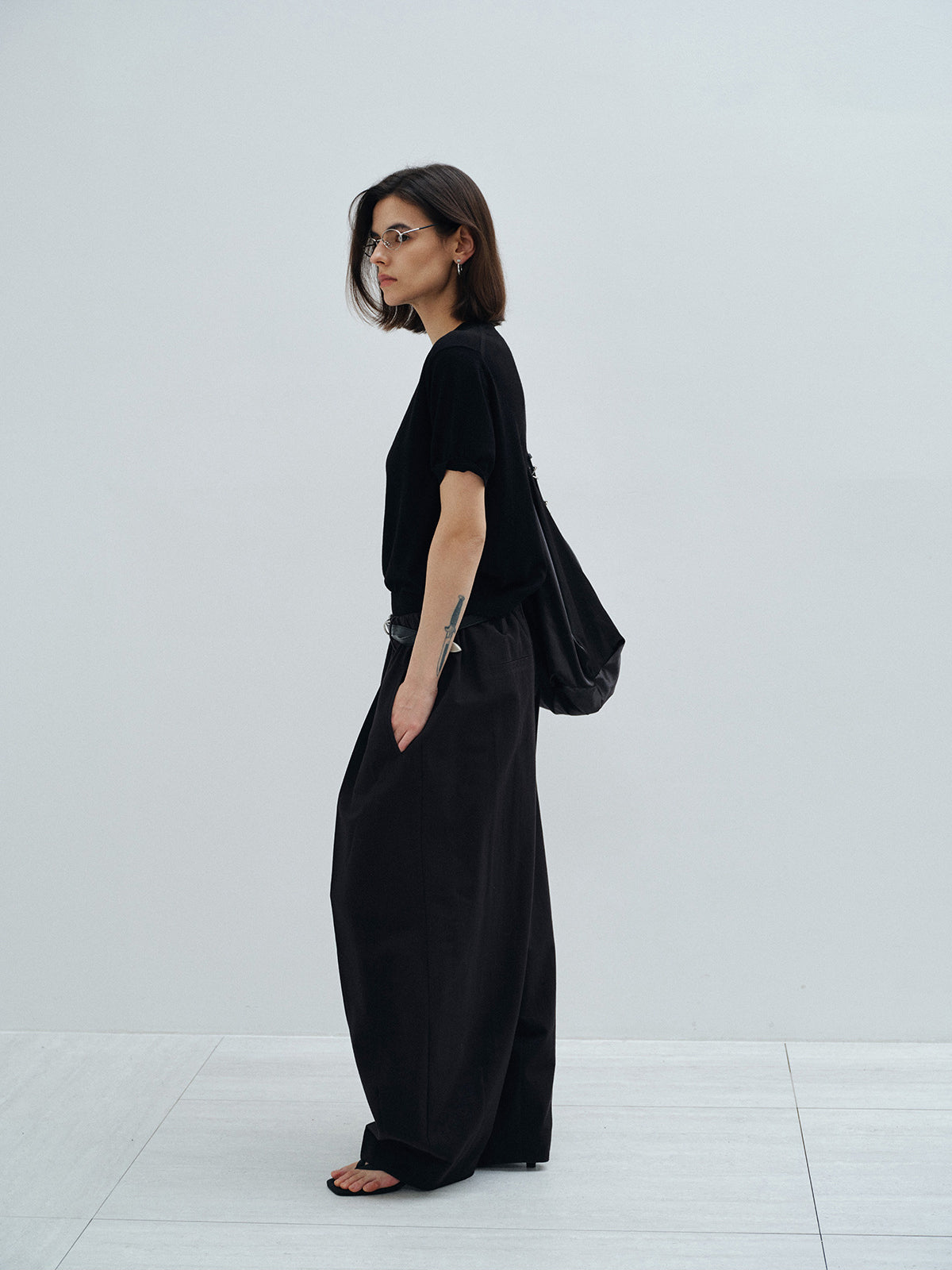 ELASTIC WAIST STRAIGHT LEG PANTS