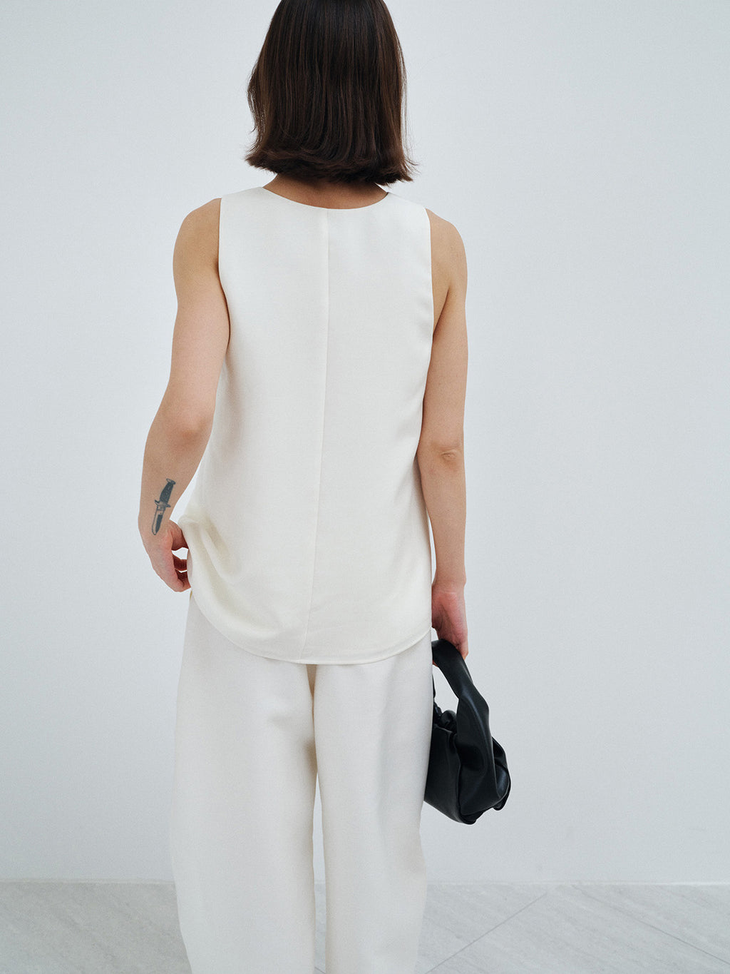 FINE LUSTROUS SILK WOOL KNITTED TANK TOP